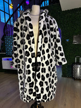 Load image into Gallery viewer, Exclusive Snow Leopard Daddy Robe