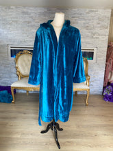 Load image into Gallery viewer, Exclusive Turquoise Velvet Robe