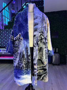 Exclusive Howling Wolf Robe