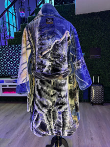 Exclusive Howling Wolf Robe